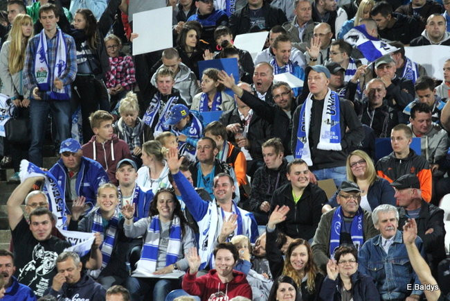 Kibice siedzieli na schodach (dużo zdjęć)