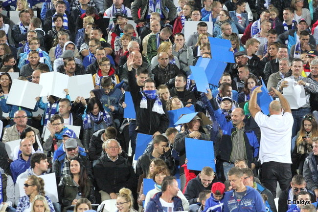 Kibice siedzieli na schodach (dużo zdjęć)