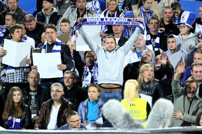 Kibice siedzieli na schodach (dużo zdjęć)