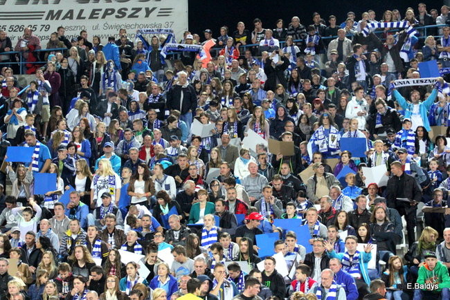 Kibice siedzieli na schodach (dużo zdjęć)