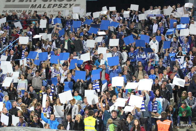 Kibice siedzieli na schodach (dużo zdjęć)