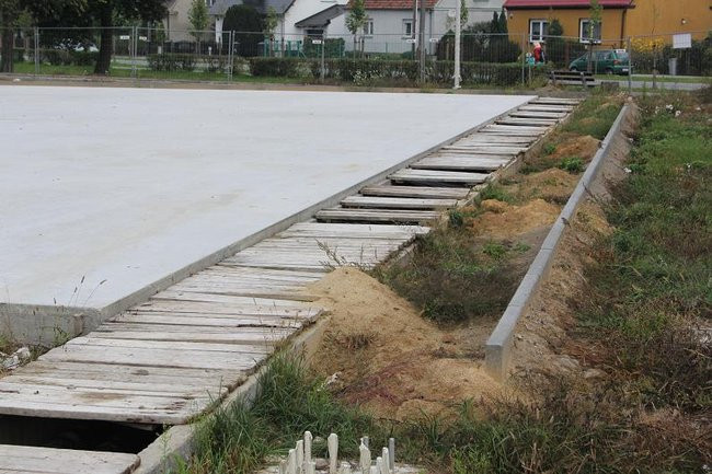 Dziś minął termin zakończenia budowy lodowiska (zdjęcia)