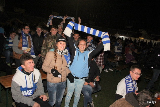 Tłumy w strefie kibica (zdjęcia)