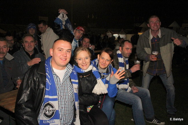 Tłumy w strefie kibica (zdjęcia)