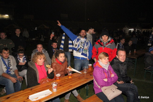 Tłumy w strefie kibica (zdjęcia)