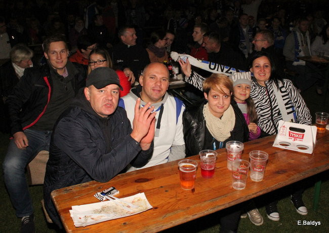 Tłumy w strefie kibica (zdjęcia)