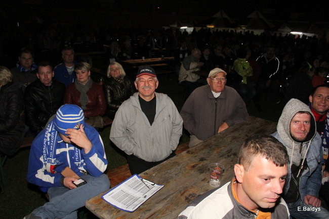 Tłumy w strefie kibica (zdjęcia)