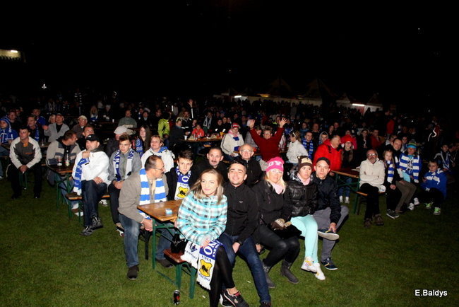Tłumy w strefie kibica (zdjęcia)