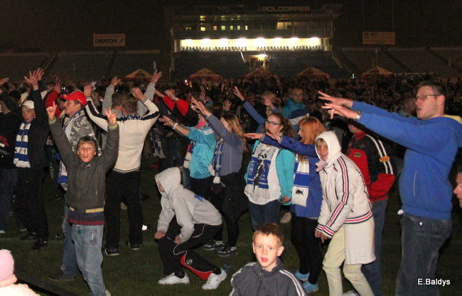 Tłumy w strefie kibica (zdjęcia)