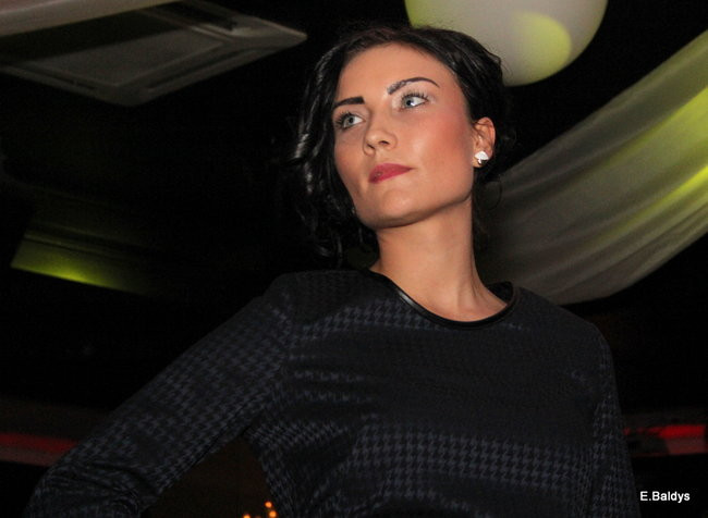 Koszykarki w strojach ślubnych (zdjęcia)