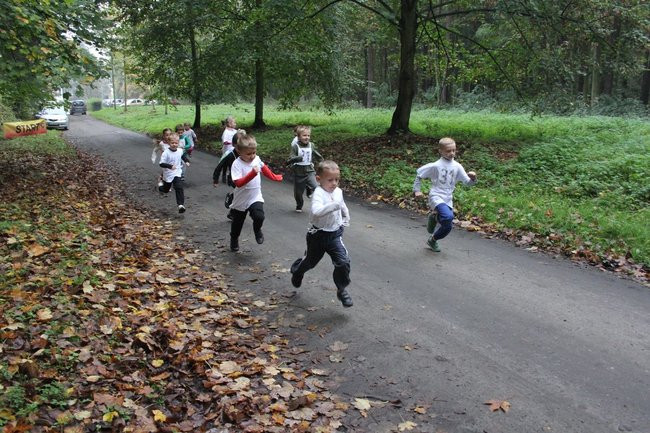 Rodzinne biegi w Karczmie Borowej (zdjęcia)