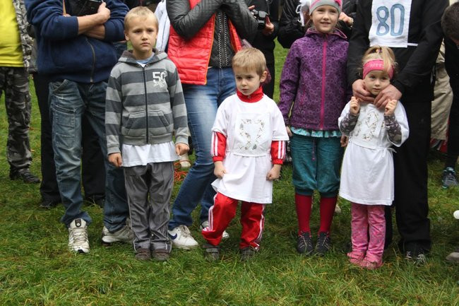 Rodzinne biegi w Karczmie Borowej (zdjęcia)