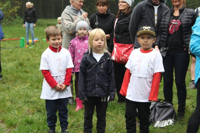 Rodzinne biegi w Karczmie Borowej (zdjęcia)