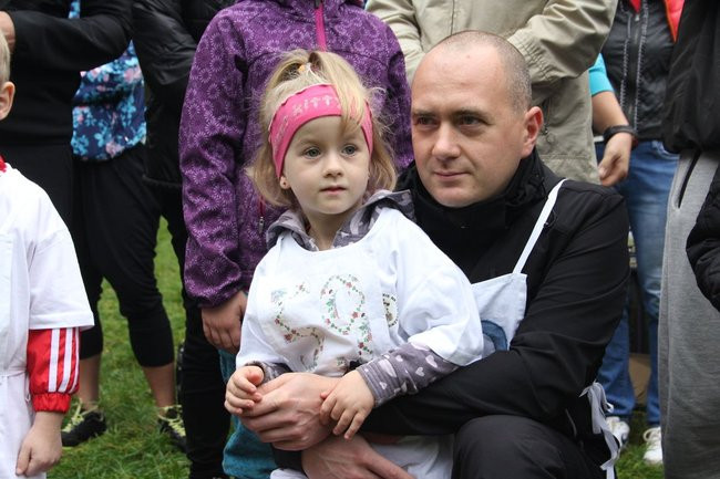 Rodzinne biegi w Karczmie Borowej (zdjęcia)