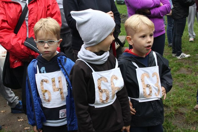 Rodzinne biegi w Karczmie Borowej (zdjęcia)