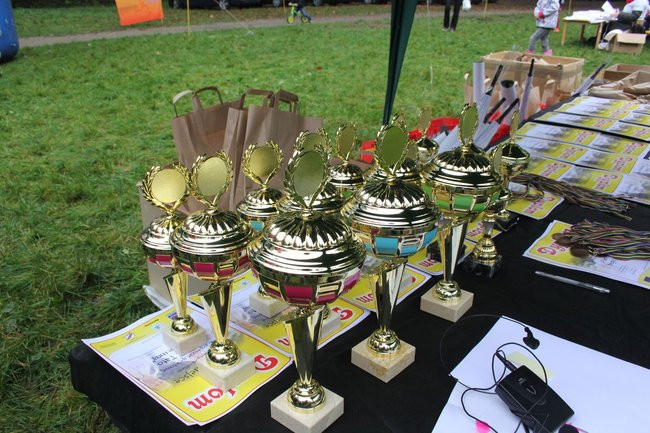 Rodzinne biegi w Karczmie Borowej (zdjęcia)