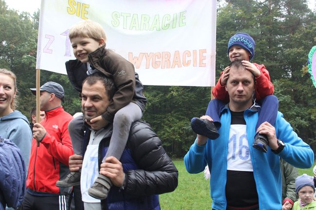 Rodzinne biegi w Karczmie Borowej (zdjęcia)