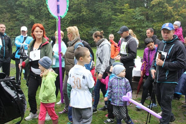 Rodzinne biegi w Karczmie Borowej (zdjęcia)