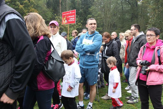 Rodzinne biegi w Karczmie Borowej (zdjęcia)