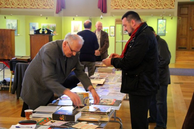 Zbieracze w synagodze (zdjęcia)