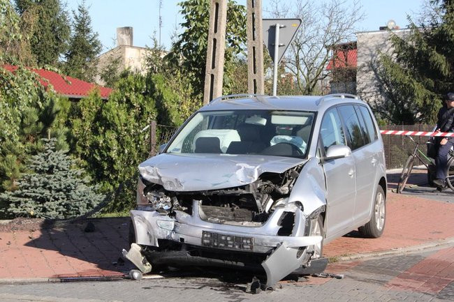 Zderzenie aut na Zatorzu. Kierujące trafiły do szpitala  (zdjęcia)