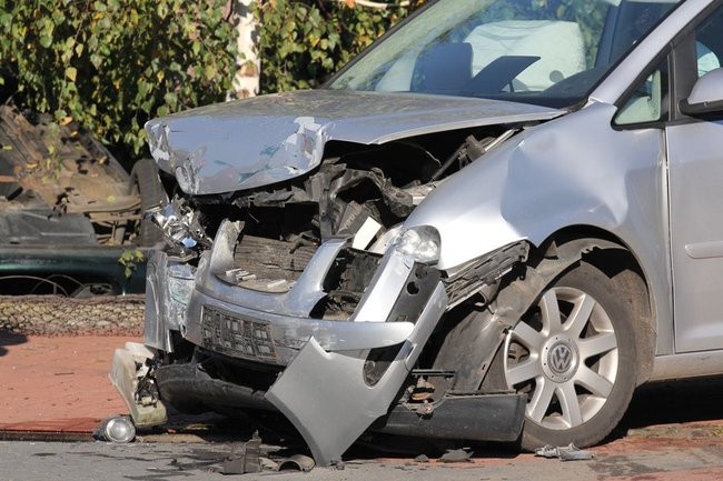 Zderzenie aut na Zatorzu. Kierujące trafiły do szpitala  (zdjęcia)