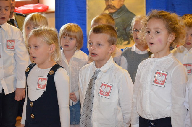 Przedszkolacy w patriotycznym repertuarze (zdjęcia)