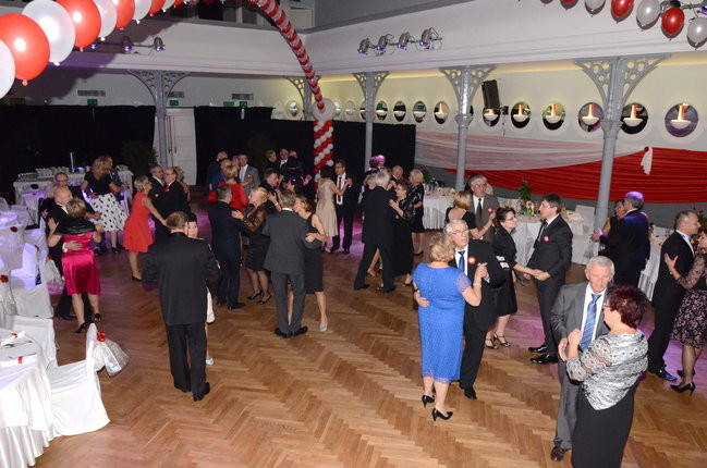 Bal Niepodległościowy w MOK-u (zdjęcia)