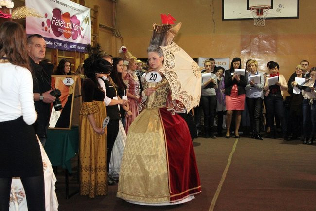 Historyczne fryzury w ZSOŚ (zdjęcia)