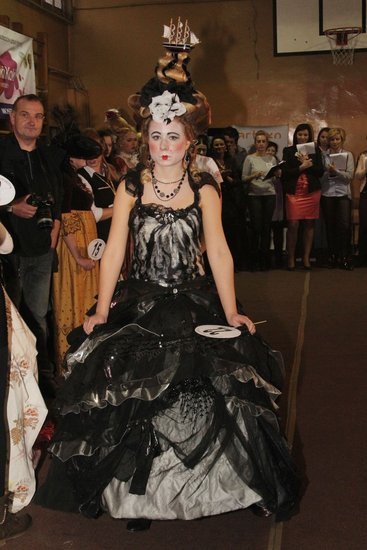 Historyczne fryzury w ZSOŚ (zdjęcia)