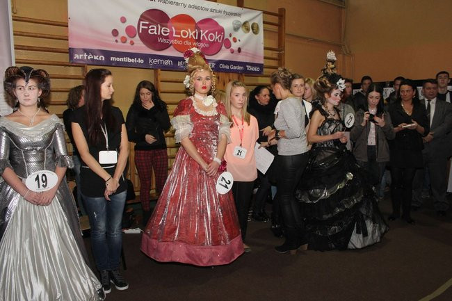 Historyczne fryzury w ZSOŚ (zdjęcia)