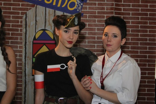 Historyczne fryzury w ZSOŚ (zdjęcia)