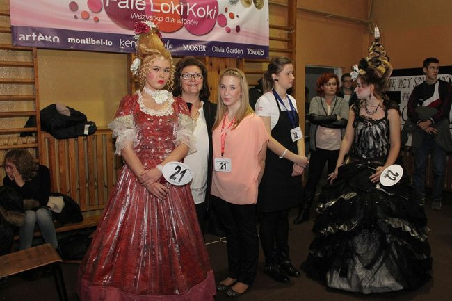 Historyczne fryzury w ZSOŚ (zdjęcia)