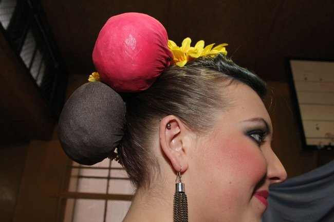 Historyczne fryzury w ZSOŚ (zdjęcia)