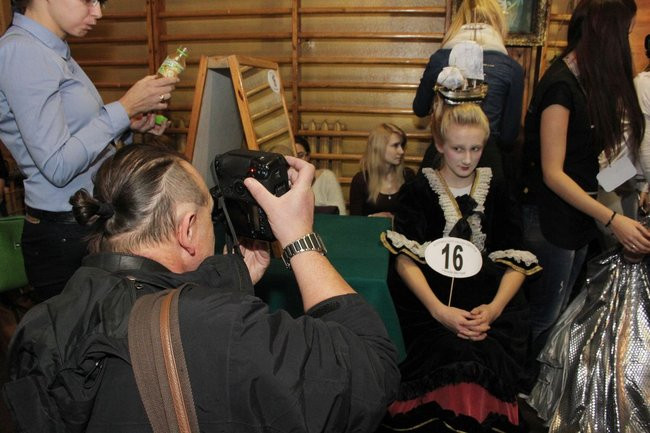 Historyczne fryzury w ZSOŚ (zdjęcia)