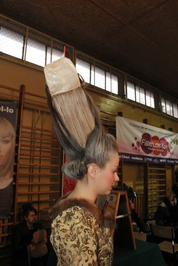 Historyczne fryzury w ZSOŚ (zdjęcia)