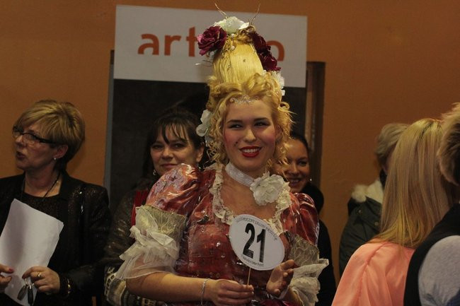 Historyczne fryzury w ZSOŚ (zdjęcia)