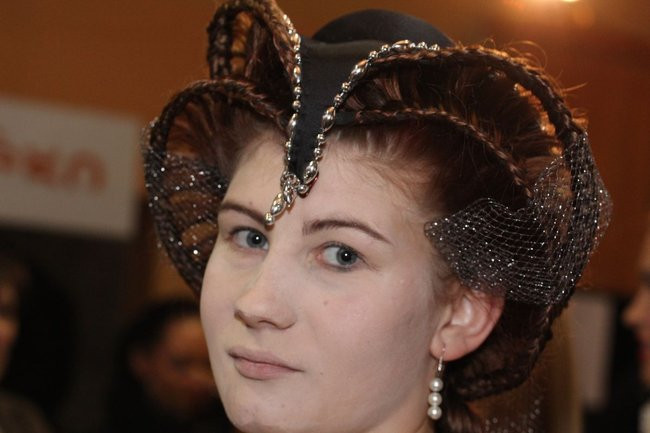 Historyczne fryzury w ZSOŚ (zdjęcia)