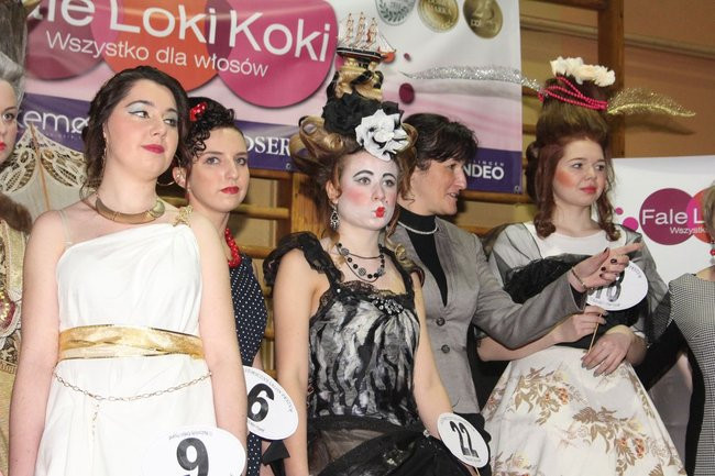 Historyczne fryzury w ZSOŚ (zdjęcia)