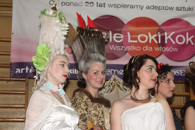 Historyczne fryzury w ZSOŚ (zdjęcia)