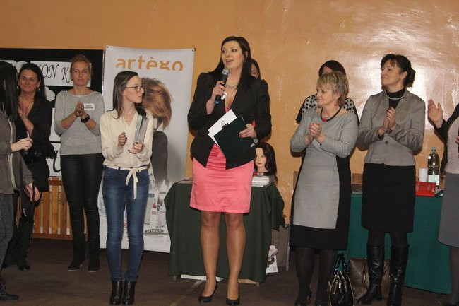 Historyczne fryzury w ZSOŚ (zdjęcia)