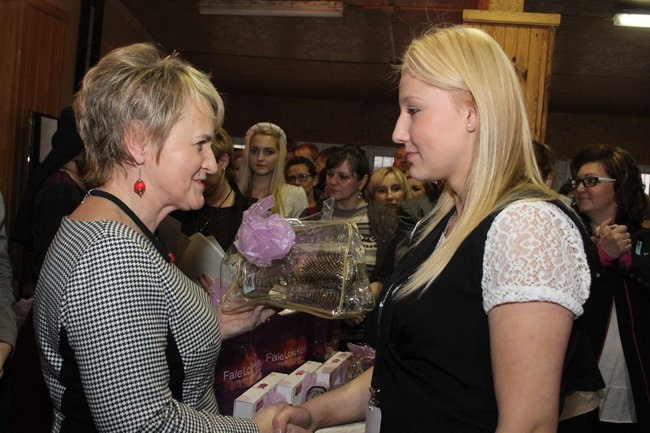 Historyczne fryzury w ZSOŚ (zdjęcia)