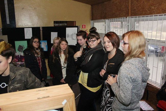 Historyczne fryzury w ZSOŚ (zdjęcia)