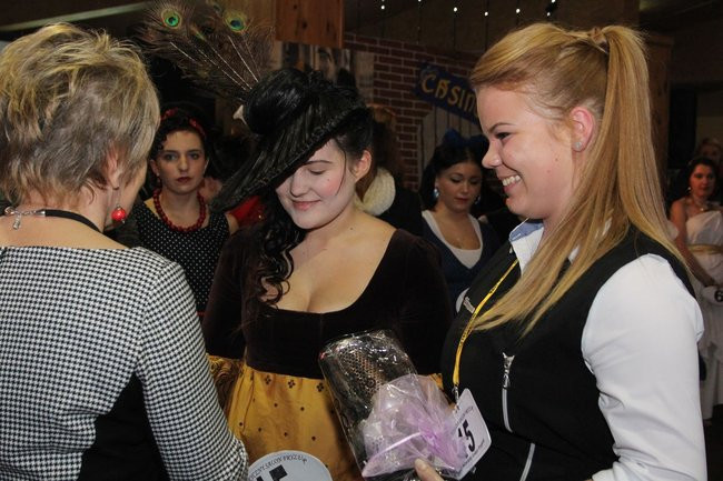 Historyczne fryzury w ZSOŚ (zdjęcia)