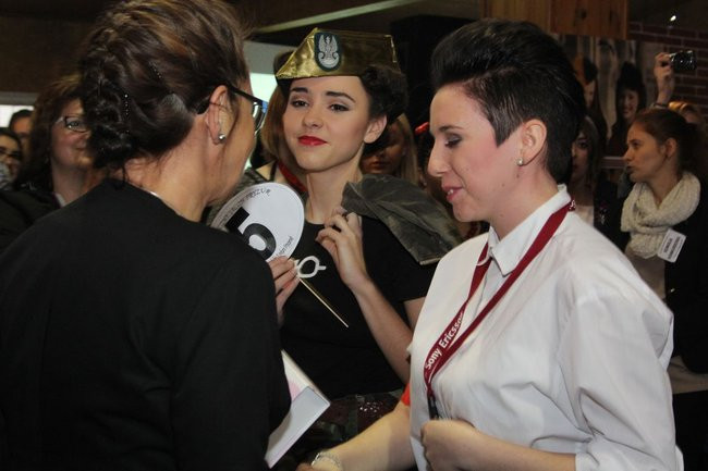 Historyczne fryzury w ZSOŚ (zdjęcia)