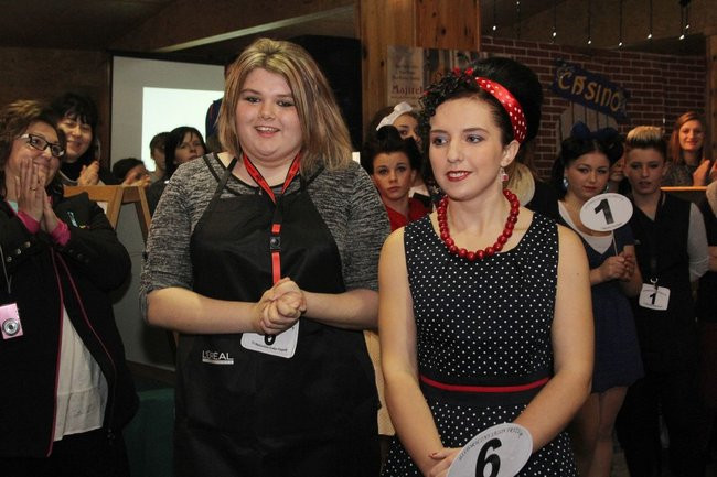 Historyczne fryzury w ZSOŚ (zdjęcia)