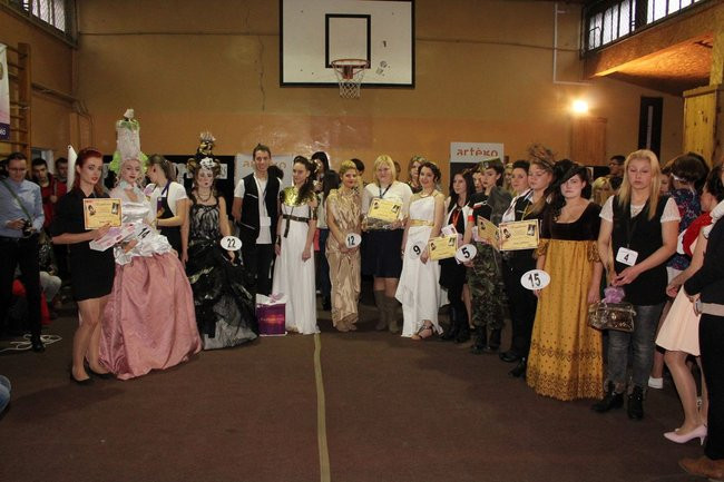 Historyczne fryzury w ZSOŚ (zdjęcia)