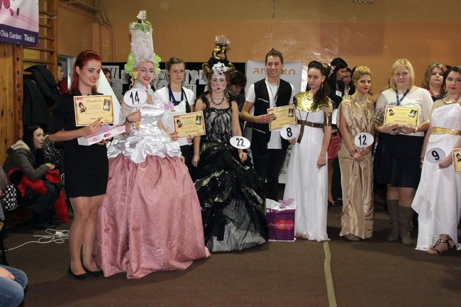 Historyczne fryzury w ZSOŚ (zdjęcia)