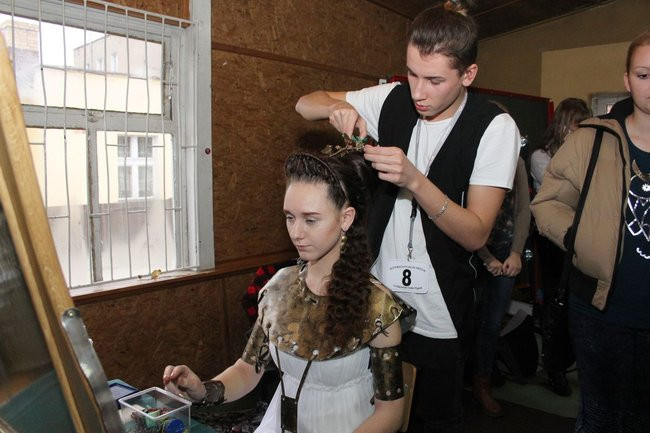 Historyczne fryzury w ZSOŚ (zdjęcia)