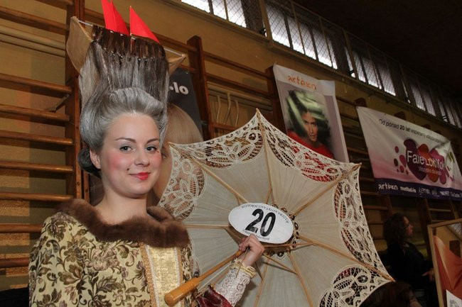 Historyczne fryzury w ZSOŚ (zdjęcia)